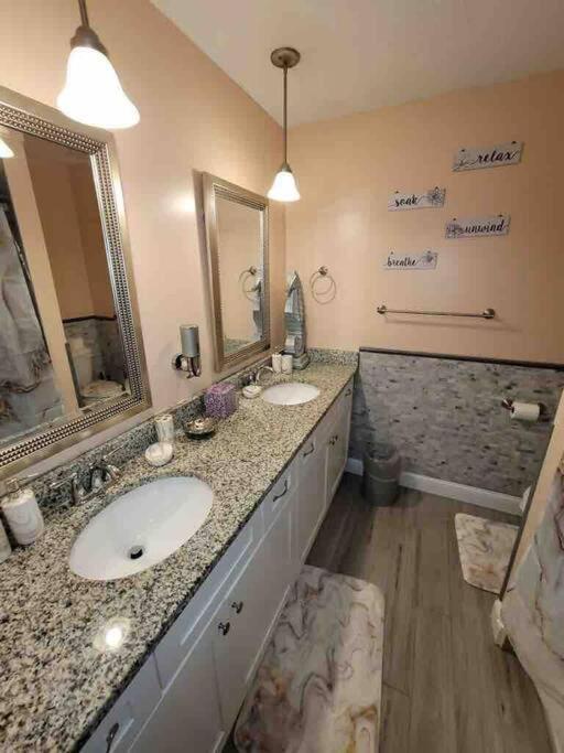 Elegant 2-Bedroom Pet-Friendly Villa W 2 Parking Spaces Hilton Head Island Exterior foto